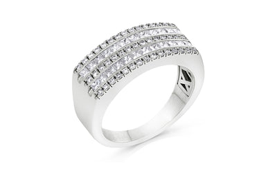 טבעת יהלום משובצת יהלומים עגולים ופרינסס